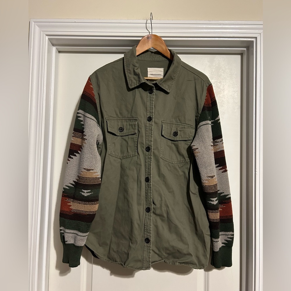Men’s Thread & Supply olive green jacket with Aztec sleeves M